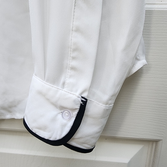 T Tahari White Button Down Blouse Size XL with Black Trim - Picture 9 of 12